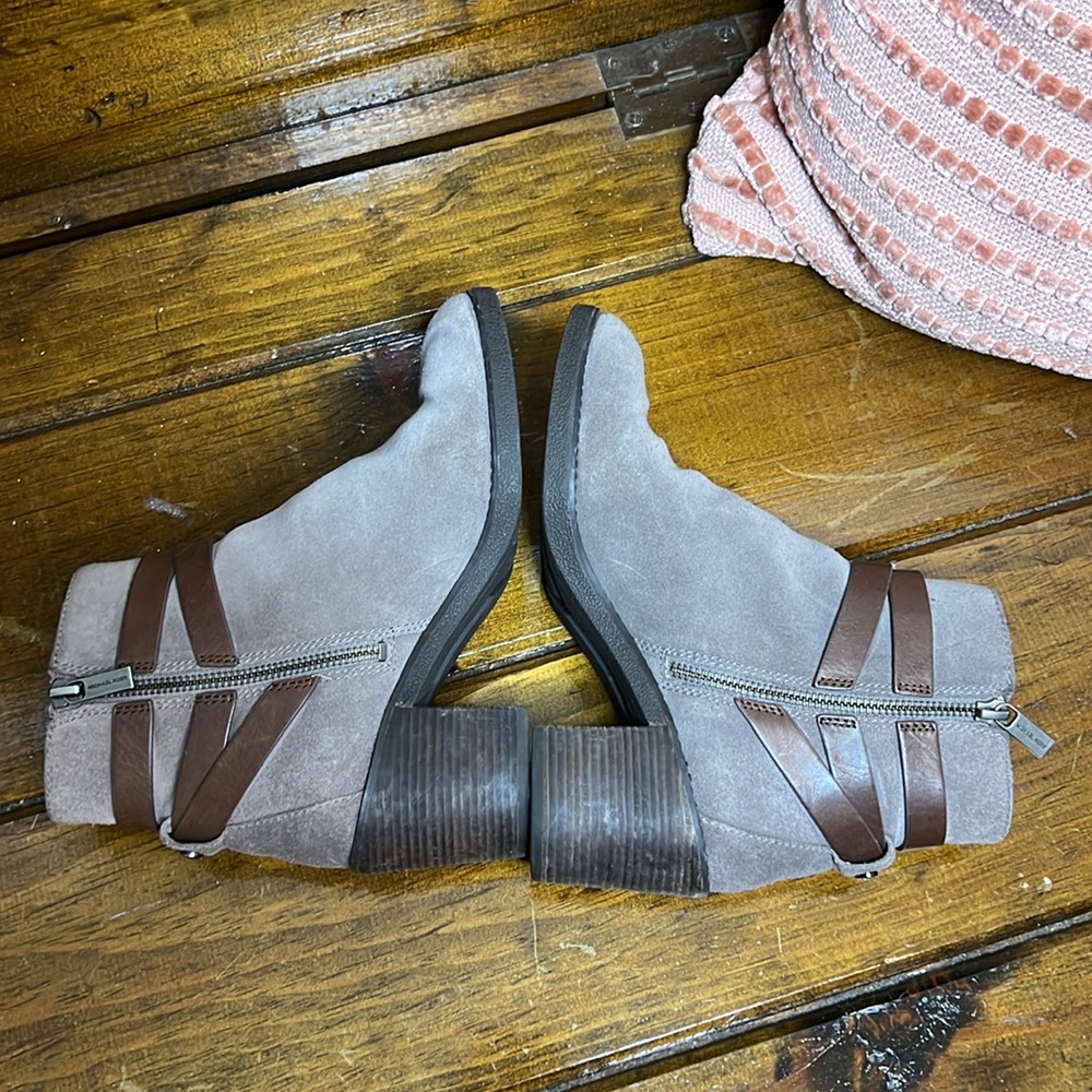 Michael Kors‎ Gray Suede Booties- 7 - Picture 4 of 7